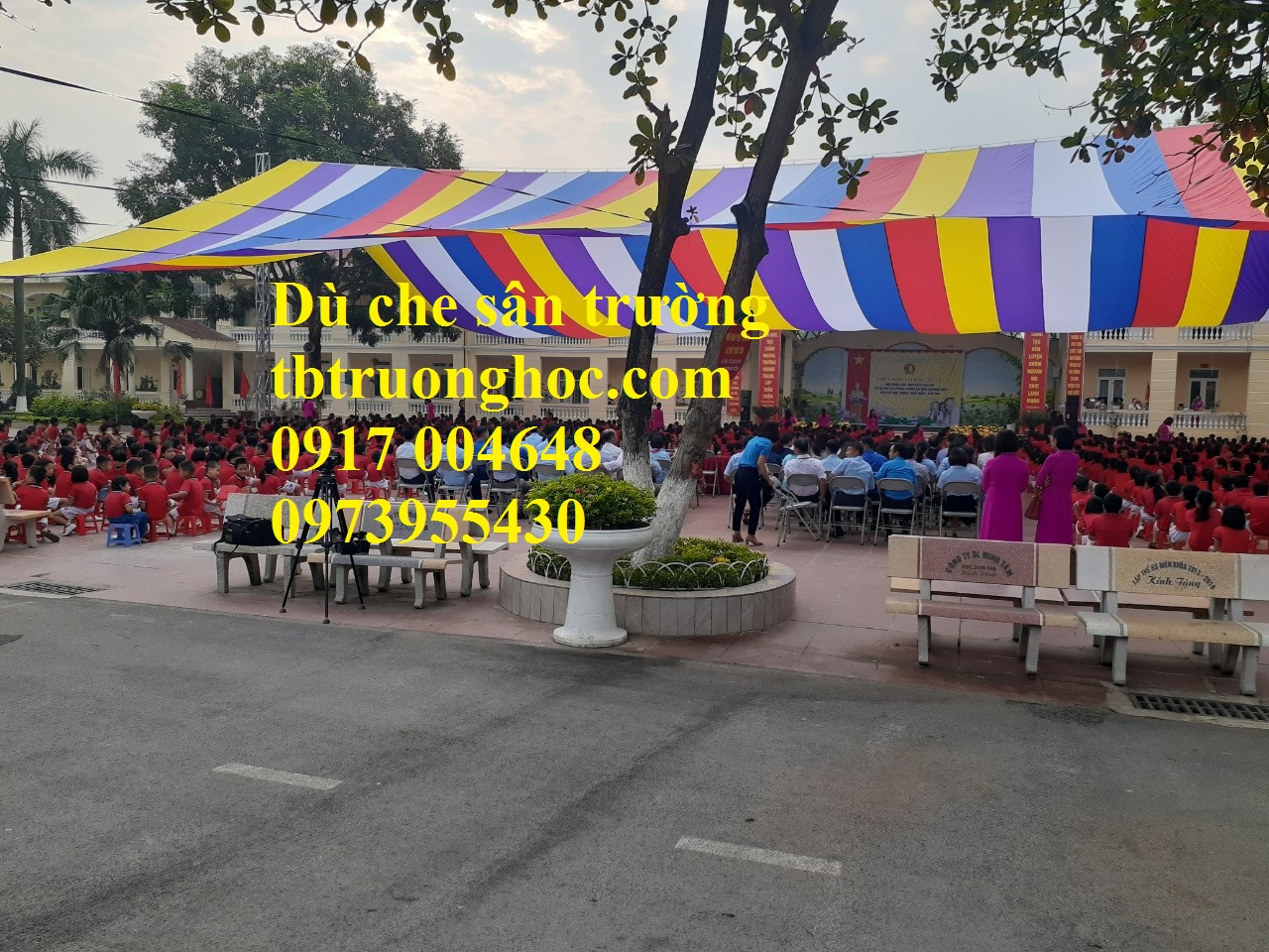 Dù che sân mái ngang